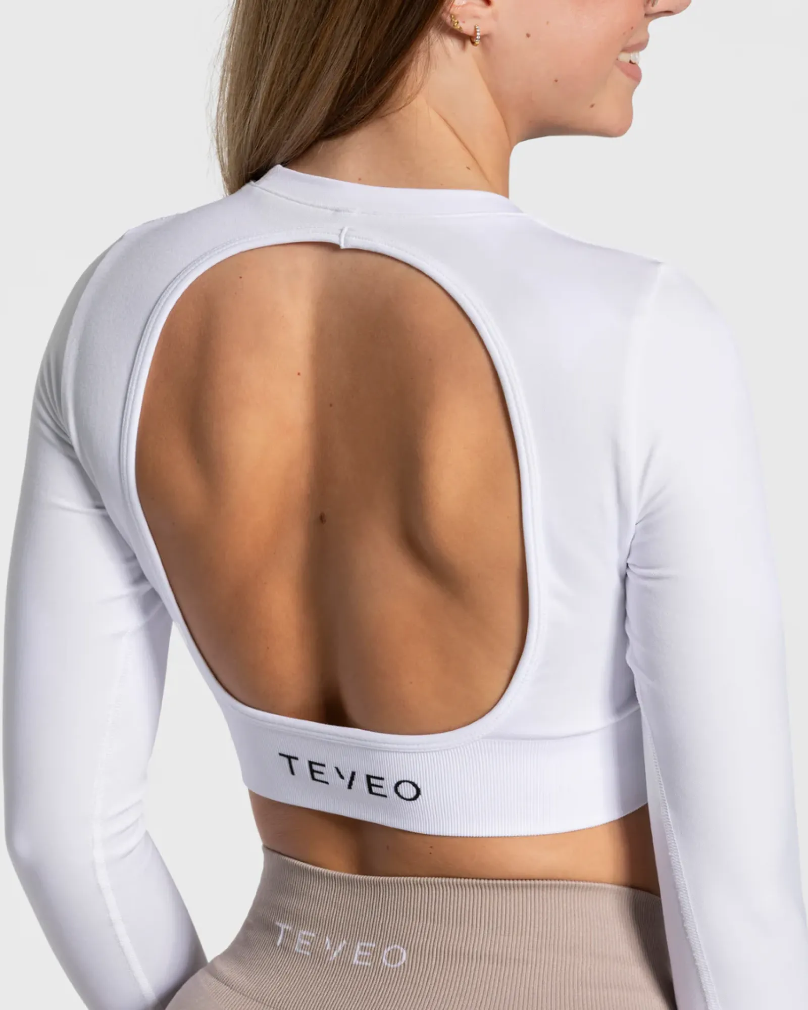 TEVEO Everyday Cut Out Longsleeve " ">Frau Longsleeves