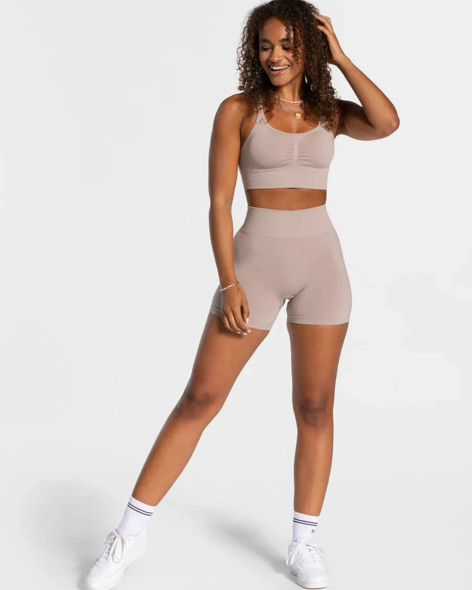 TEVEO Timeless Scrunch Short " ">Frau Shorts